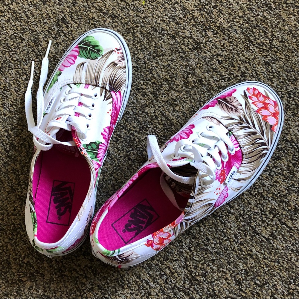 Floral Vans 🤩🌸